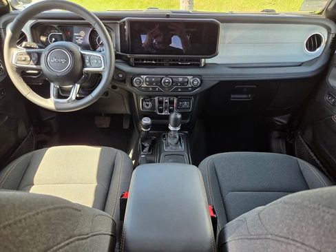 Used 2026 Jeep Wrangler Unlimited Sahara AWD/4WD image 11