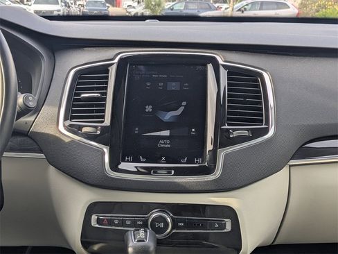 Used 2018 Volvo XC90 T6 Momentum w/ Convenience Package image 21