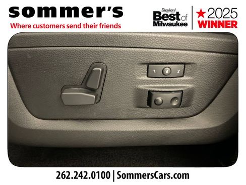 Used 2016 RAM 1500 Laramie w/ Convenience Group AWD/4WD image 10