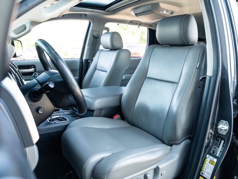 Used 2019 Toyota Sequoia Limited w/ Safety & Convenience Package AWD/4WD image 17