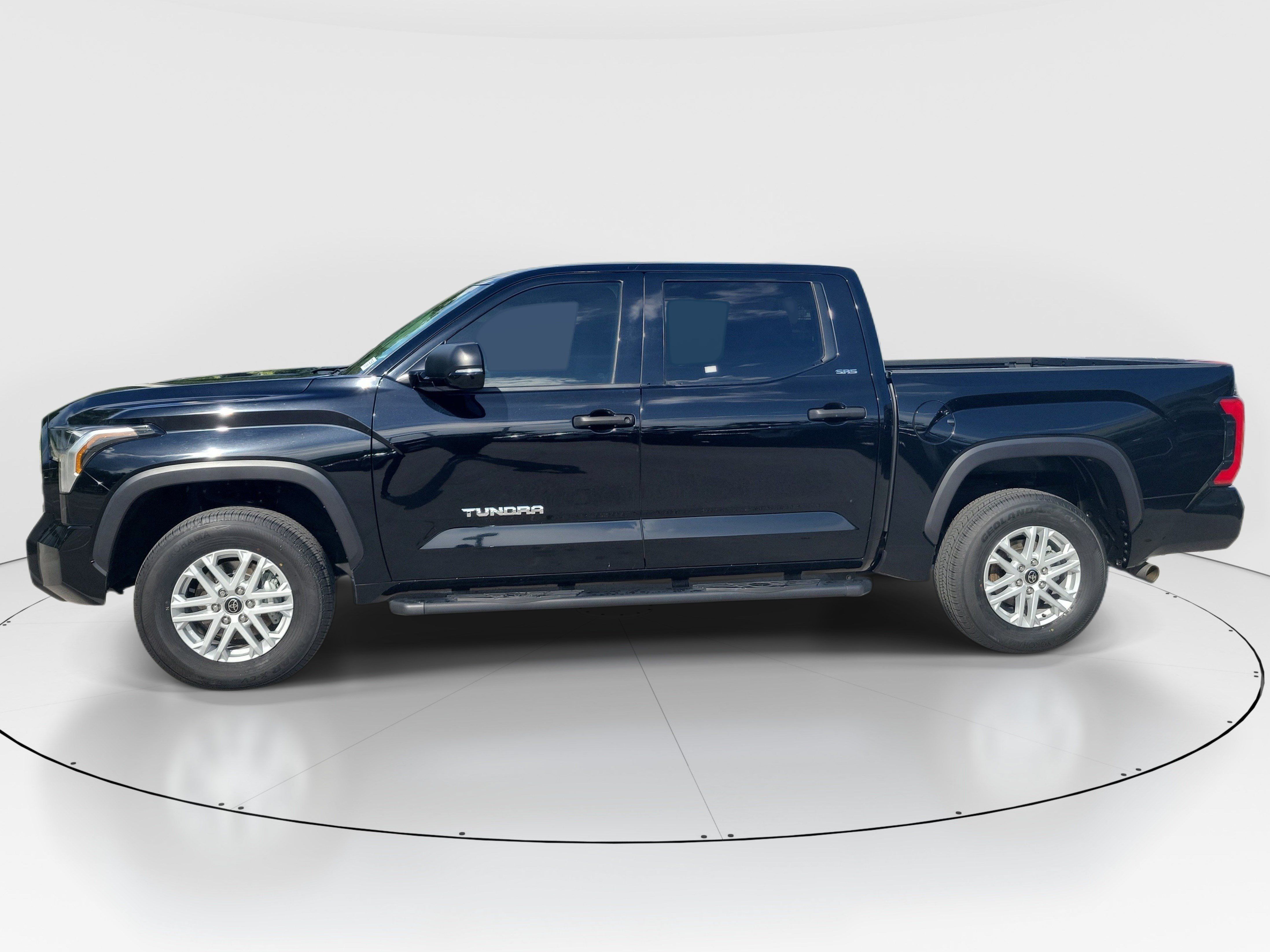 Used 2024 Toyota Tundra SR5 w/ SR5 Convenience Package AWD/4WD image 4
