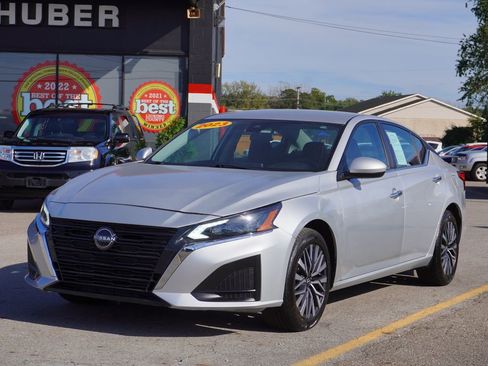 Used 2023 Nissan Altima 2.5 SV image 3