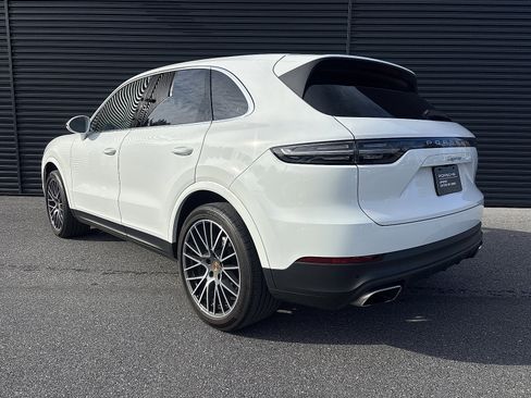 Certified 2022 Porsche Cayenne image 5