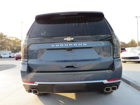 New 2026 Chevrolet Suburban High Country AWD/4WD image 4