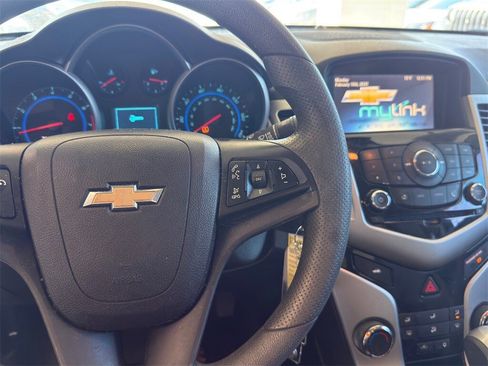 Used 2016 Chevrolet Cruze LT w/ Technology Package image 17