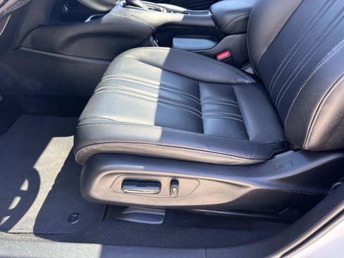 Used 2023 Honda HR-V EX-L image 16