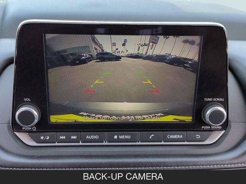 Certified 2025 Nissan Rogue SV FWD image 17