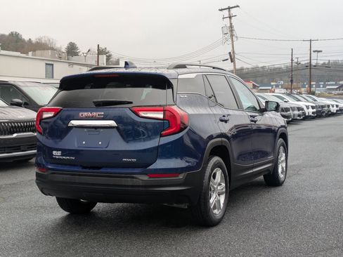 Used 2022 GMC Terrain SLE w/ Driver Convenience Package image 4