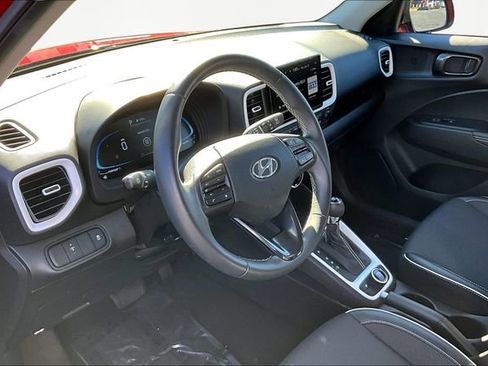 Used 2023 Hyundai Venue Limited image 12