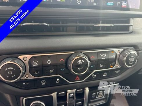 Used 2024 Jeep Wrangler Unlimited Sahara AWD/4WD image 19