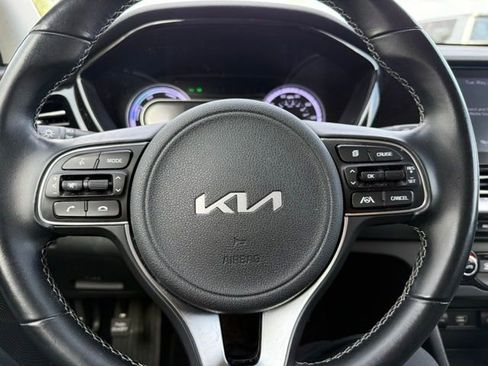 Used 2022 Kia Niro LXS FWD image 17