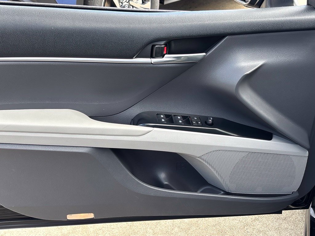 Used 2019 Toyota Camry SE w/ Carpet Mat Package FWD image 10