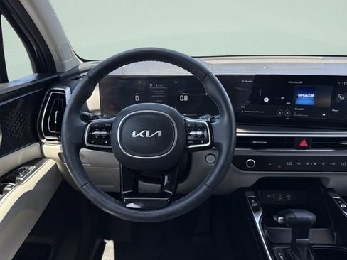 Used 2025 Kia Sorento EX w/ Panoramic Sunroof Package FWD image 22