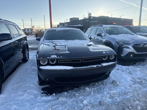 Used 2021 Dodge Challenger SXT w/ Driver Convenience Group image 6