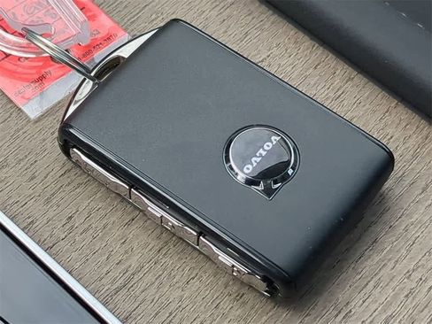 New 2026 Volvo XC90 B6 Plus w/ Protection Package Premier image 32