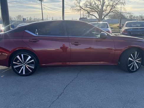 Used 2020 Nissan Altima 2.5 SR w/ Premium Package image 9
