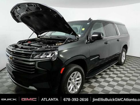 Used 2022 Chevrolet Suburban LT w/ Luxury Package image 35