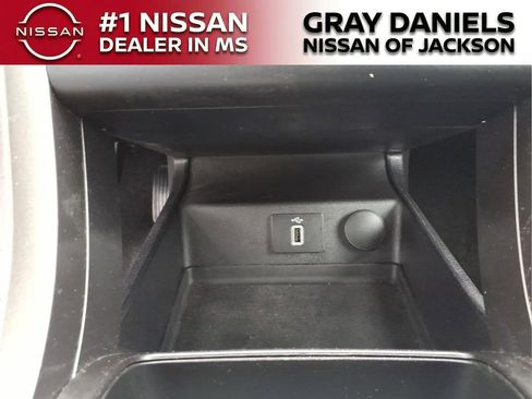Used 2018 Ford Fusion SE w/ Fusion SE Technology Package FWD image 18
