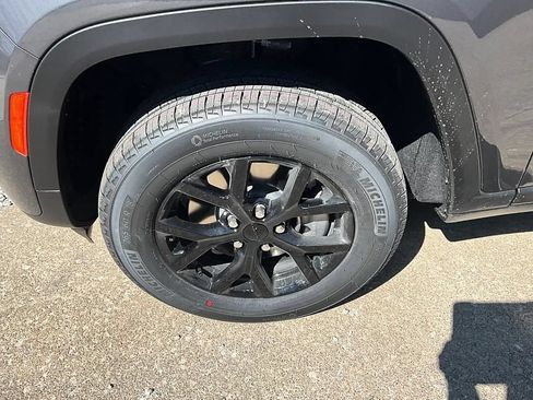 New 2026 Jeep Grand Cherokee L 4WD image 10
