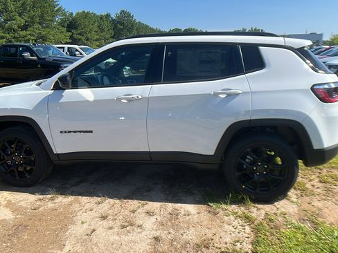 New 2025 Jeep Compass Latitude w/ Altitude Special Edition image 11