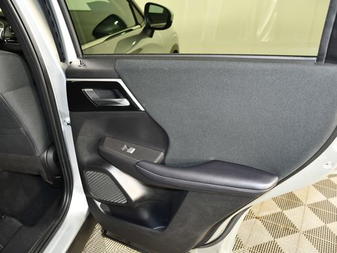 Used 2024 Mitsubishi Outlander ES image 40