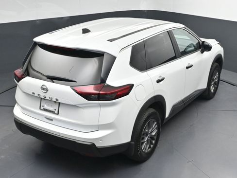 Used 2025 Nissan Rogue S image 31