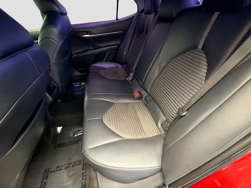 Used 2019 Toyota Camry SE image 13