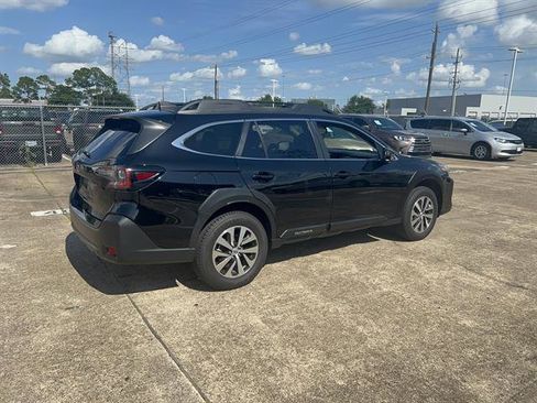 Used 2024 Subaru Outback Premium AWD/4WD image 2