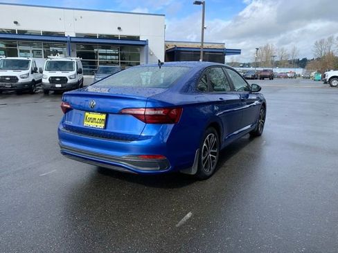 Used 2024 Volkswagen Jetta Sport image 5