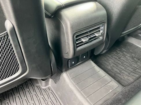 Used 2025 Lincoln Corsair Reserve image 17