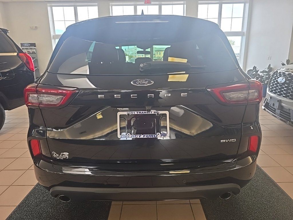 Used 2023 Ford Escape ST-Line w/ Tech Pack #1 AWD/4WD image 5