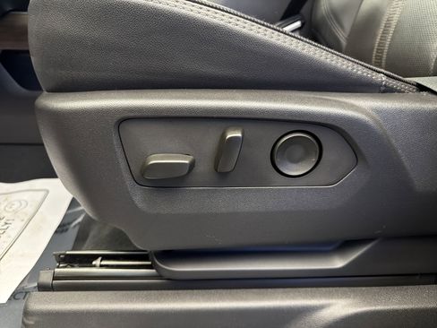 Used 2023 Chevrolet Silverado 1500 High Country w/ High Country Premium Package image 12