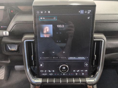 Used 2025 GMC Yukon XL Denali AWD/4WD image 7