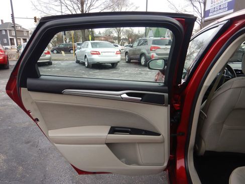 Used 2019 Ford Fusion SE image 22