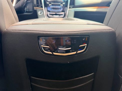Used 2020 Cadillac Escalade ESV Luxury AWD/4WD image 24