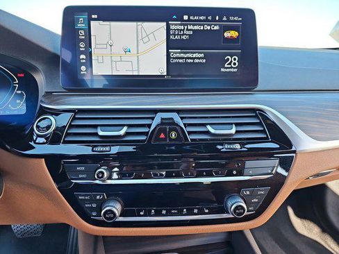 Certified 2023 BMW 530e w/ Premium Package image 20