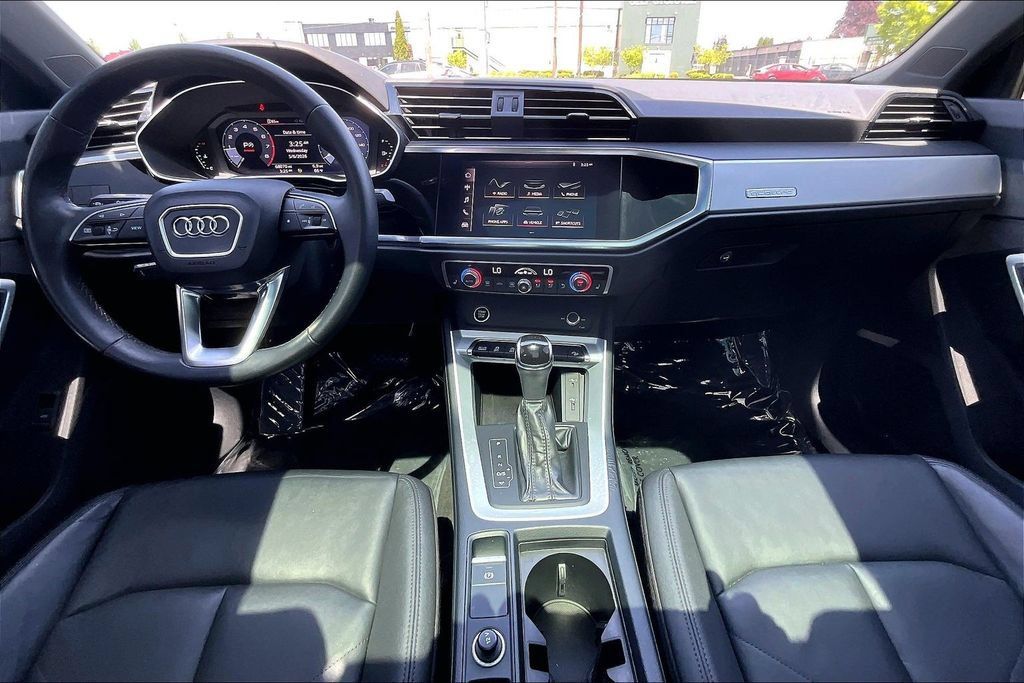 Used 2021 Audi Q3 2.0T Premium w/ Convenience Package AWD/4WD image 16