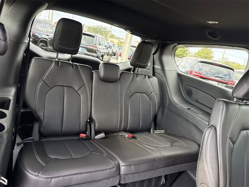 New 2026 Chrysler Pacifica Select image 26