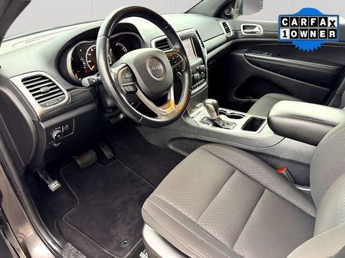 Used 2020 Jeep Grand Cherokee Laredo image 11
