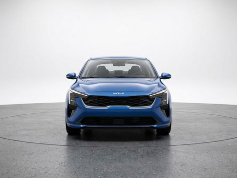 Used 2025 Kia K4 LXS image 2