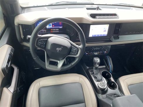 Used 2023 Ford Bronco Wildtrak image 14