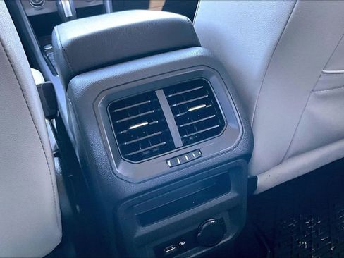 Used 2020 Volkswagen Tiguan SE w/ Panoramic Sunroof Package image 11