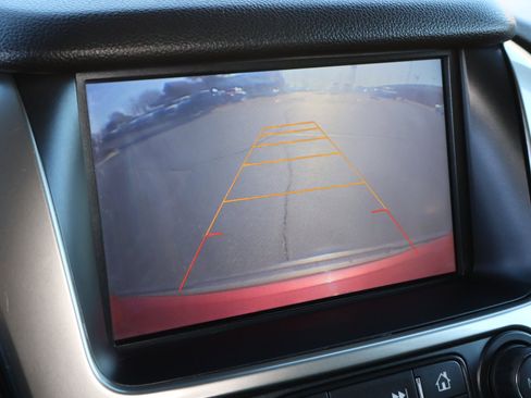 Used 2015 Chevrolet Suburban LT image 4