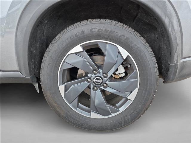 Used 2024 Nissan Rogue SV AWD/4WD image 13