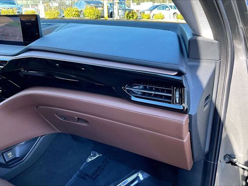 Used 2024 Acura MDX SH-AWD w/ Technology Package image 18