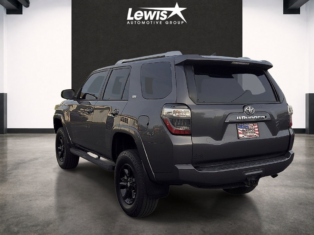 Used 2016 Toyota 4Runner SR5 AWD/4WD image 3