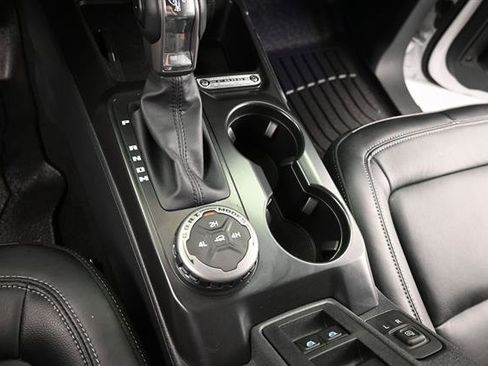 Used 2025 Ford Bronco Outer Banks AWD/4WD image 12