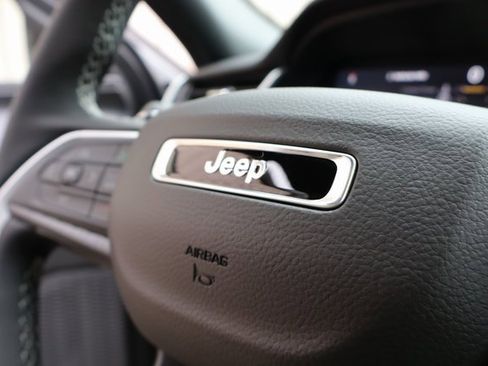 New 2025 Jeep Grand Cherokee Altitude image 22