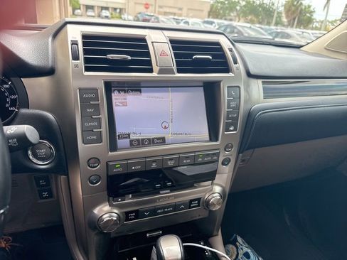 Used 2020 Lexus GX 460 Premium w/ Premium Package AWD/4WD image 19