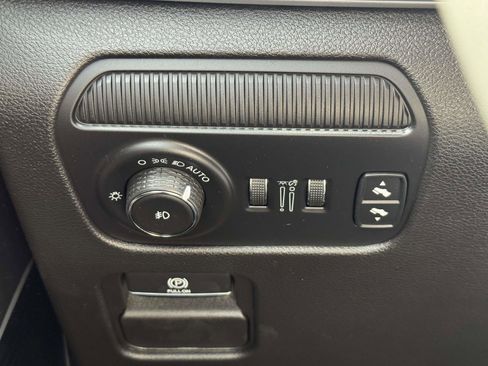 Used 2022 Jeep Wagoneer Series II AWD/4WD image 23